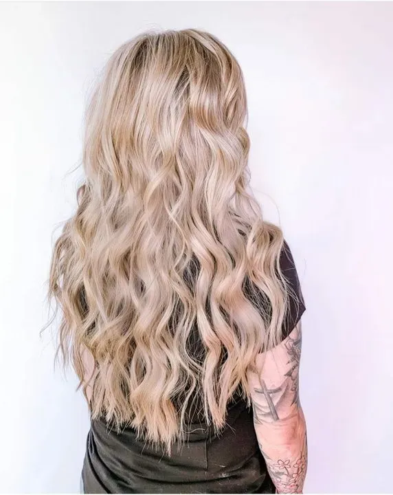 https://cdn.salonspotlight.com/photos/FxJYAiZsqcifAtUkBHRu/244d0327-f7bb-4b6c-95db-71e66a5cff61_720x720