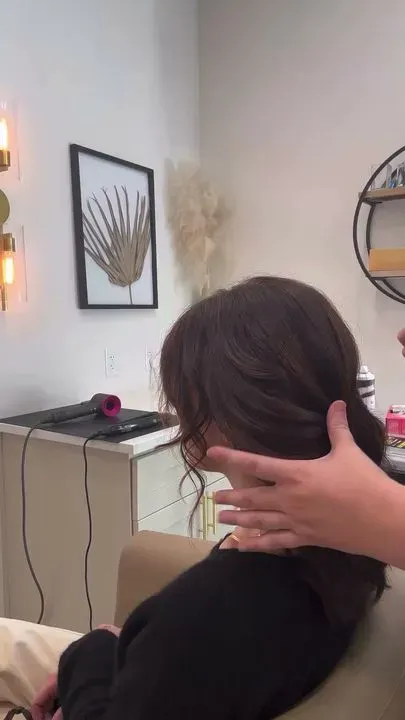 https://cdn.salonspotlight.com/photos/FxwL14i9qv9TvQWoUvc3/fd11c9b1-42d5-4127-8037-a88039fd9bae_720x720