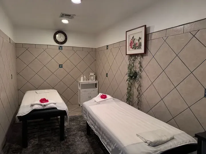 https://cdn.salonspotlight.com/photos/FybhIl2dN6x3XQDZonh9/084b4aa2-8440-48ec-8a03-e896962f8a6f_720x720