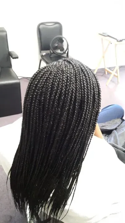 https://cdn.salonspotlight.com/photos/FycdQwiPywipkPcZcaJv/637aa083-93e2-41f9-abad-a939fe490929_720x720
