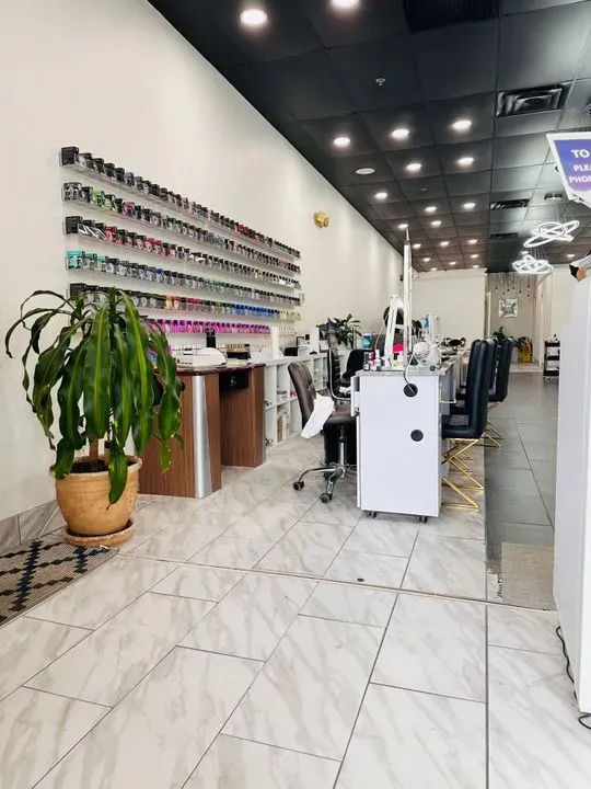 https://cdn.salonspotlight.com/photos/G1cNuHLeD0hH9agFvMTv/b75ed036-9d3c-4937-8704-d9be46169f1c_720x720