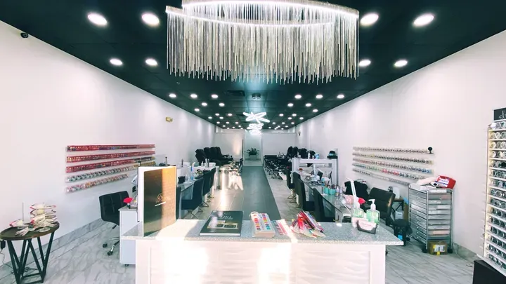 https://cdn.salonspotlight.com/photos/G1cNuHLeD0hH9agFvMTv/d238213f-4961-42f4-b645-0b1afa216240_720x720