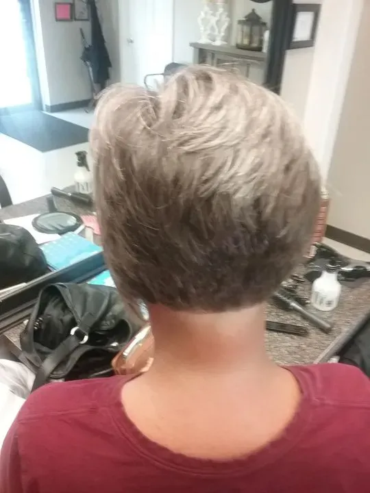 https://cdn.salonspotlight.com/photos/G2UeCLsTVxn9a7UnVH25/86e707be-1846-4c95-b2f0-e3598060baab_720x720
