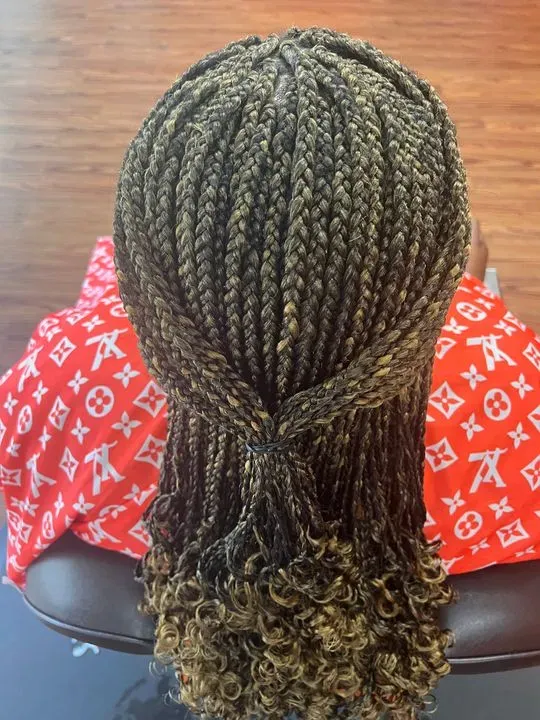 https://cdn.salonspotlight.com/photos/G2lBmIY8EJiSjJb06keK/92528c0a-31c4-46ec-839f-bf0335f94a81_720x720