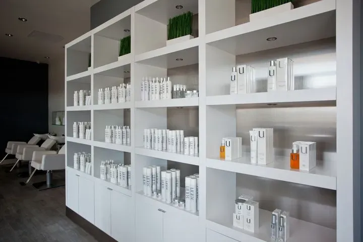 https://cdn.salonspotlight.com/photos/G3mPYihGKnTL76qavC8V/39af79c6-ee5c-4236-ad43-8496d7805808_720x720