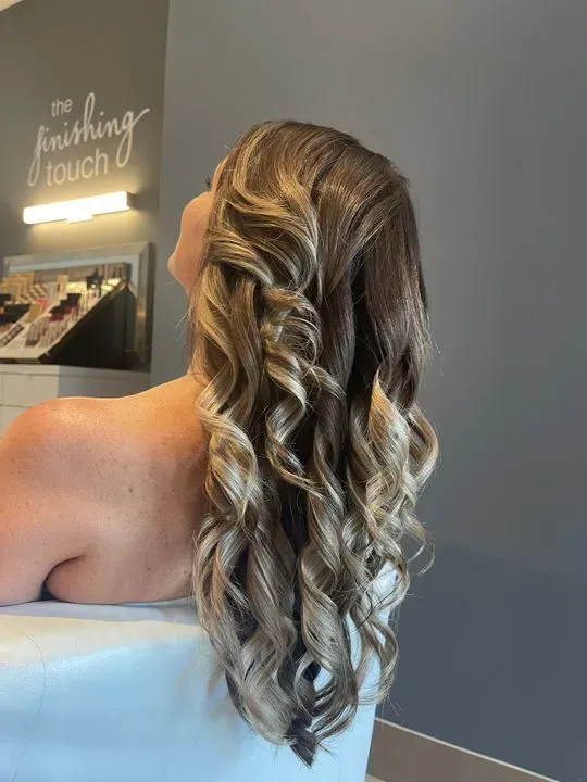 https://cdn.salonspotlight.com/photos/G3mPYihGKnTL76qavC8V/49655a90-164c-4821-b75d-24233904a4f2_720x720