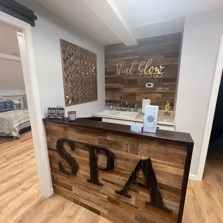 https://cdn.salonspotlight.com/photos/G5VBudo3p7i7qPtJYSxd/3ad2eedf-967a-4138-b59b-8f767e7789e6_720x720