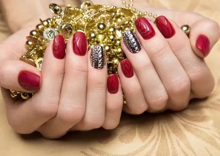 https://cdn.salonspotlight.com/photos/G664kjSsnvN1cw0cH17U/2f7217b3-b61c-4440-ac33-7e2d5ed8d742_720x720