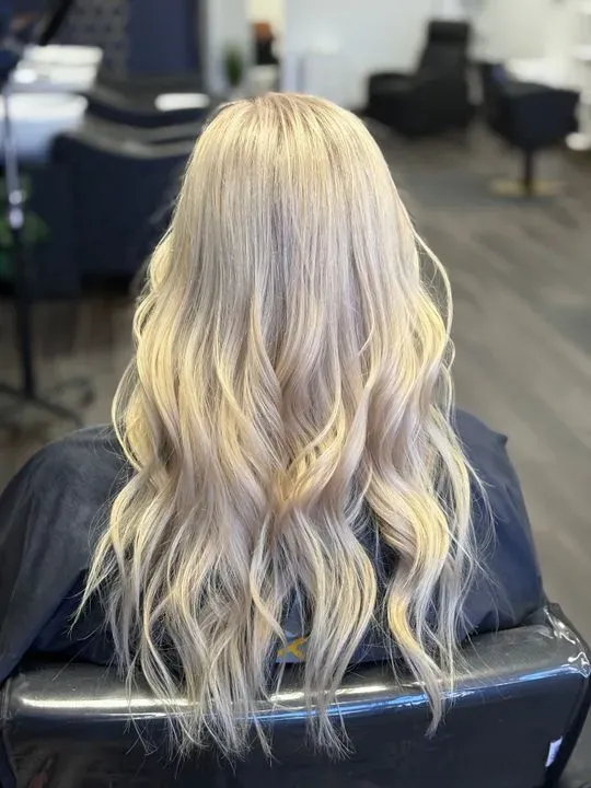 https://cdn.salonspotlight.com/photos/G70vDXuL9dSIXLsGMJzu/648bde27-16b7-4045-bf1f-ba53b359baee_720x720