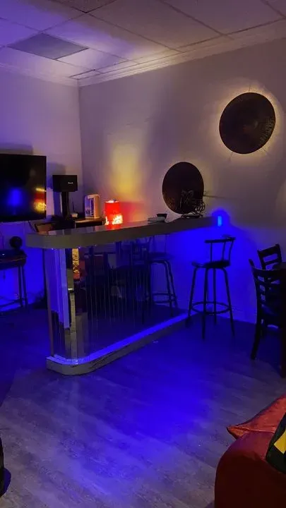 https://cdn.salonspotlight.com/photos/G8NdgZc73dQMVxJa6WKf/4a23792f-4eb3-498c-99df-f8dc997af809_720x720