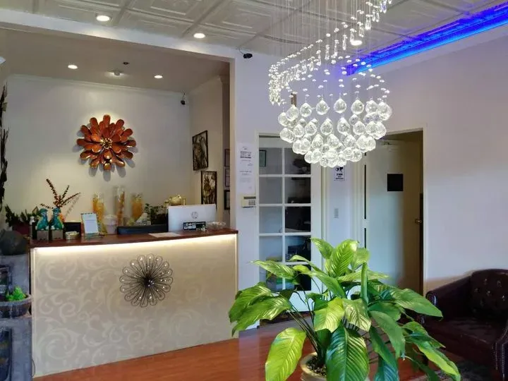 https://cdn.salonspotlight.com/photos/G8NdgZc73dQMVxJa6WKf/baea7ed9-8b3a-4c02-a6b2-7b2412e387c6_720x720
