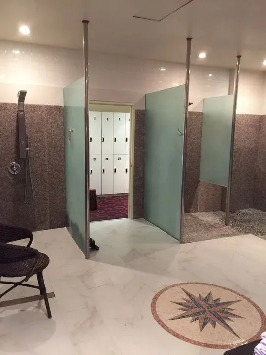 https://cdn.salonspotlight.com/photos/G8NdgZc73dQMVxJa6WKf/cc862f96-18b1-4d99-aadb-36146686c158_720x720