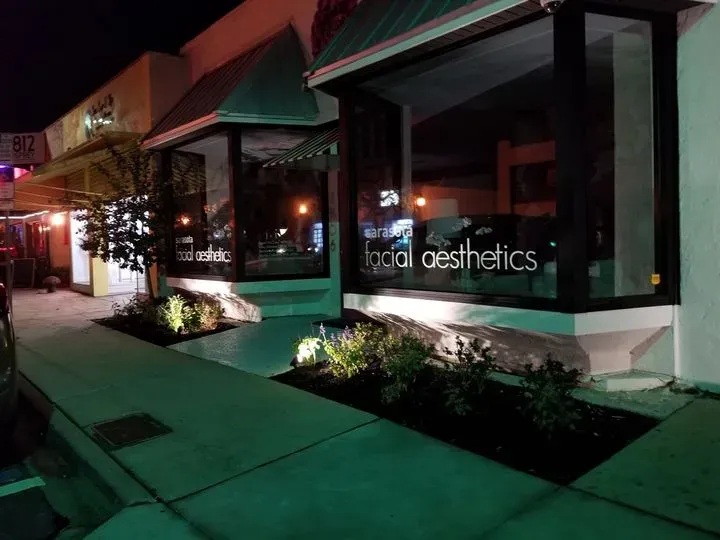 https://cdn.salonspotlight.com/photos/G9AamHwc7b0Yv7Q6bNqm/2290125f-1059-40b9-8380-d7622f78eee0_720x720