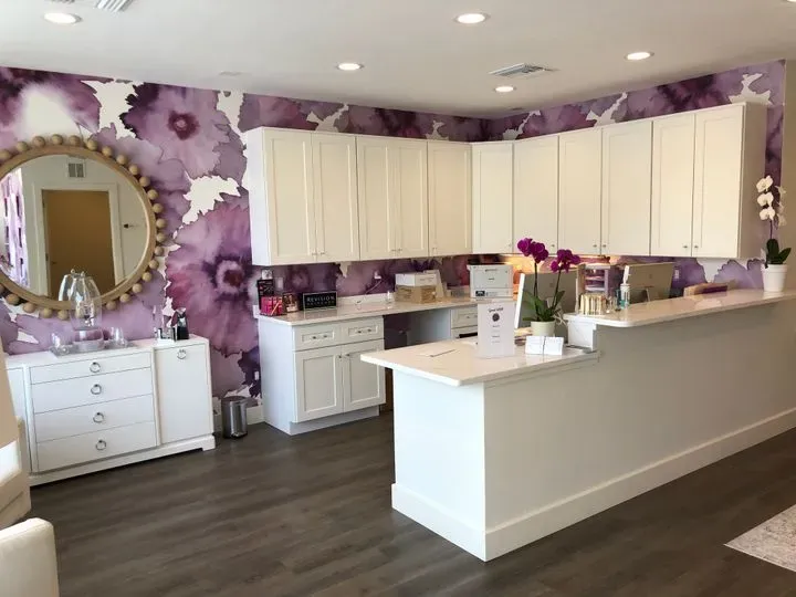 https://cdn.salonspotlight.com/photos/G9AamHwc7b0Yv7Q6bNqm/c22c064b-4522-47d4-a526-b5fa1538de00_720x720