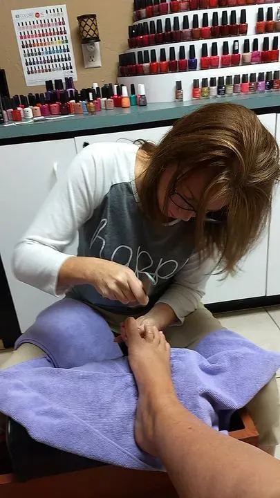 https://cdn.salonspotlight.com/photos/GAJ27vrBJiMtaDj0t57c/4c22d09d-099d-48cf-b32b-5d03b4a8e741_720x720