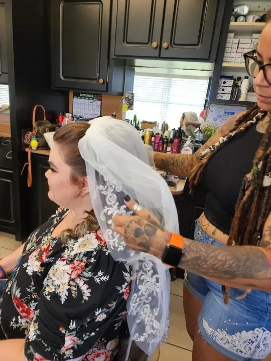 https://cdn.salonspotlight.com/photos/GAJ27vrBJiMtaDj0t57c/94504441-b137-4f9a-83b4-00a53423554c_720x720