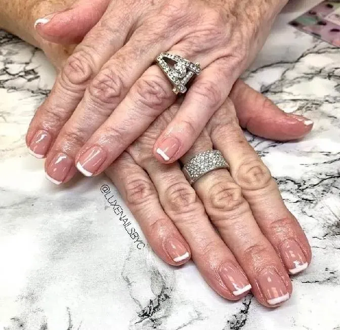 https://cdn.salonspotlight.com/photos/GBB0WB8ujPbz3u9rIcl0/4dab4f24-a580-48e5-ada9-4776c9d0f4e8_720x720