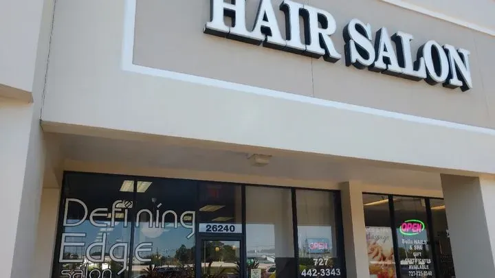 https://cdn.salonspotlight.com/photos/GBB0WB8ujPbz3u9rIcl0/5dbc1e02-a3d8-4e15-887f-d43e064935a7_720x720
