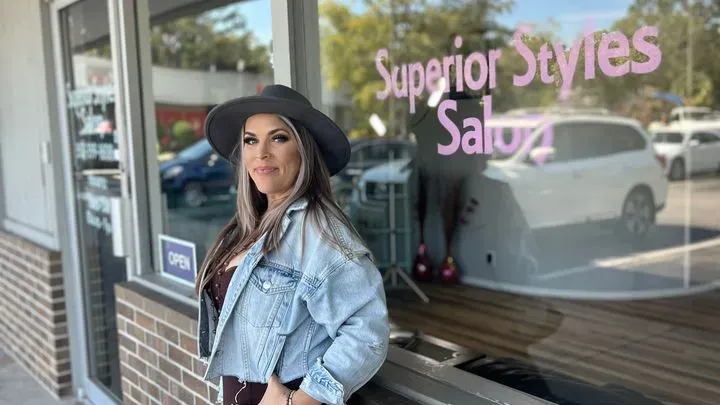 https://cdn.salonspotlight.com/photos/GBDp1kXn0TUlvrCV03rO/9c0faf0e-535d-4f1f-866b-2d54f56ac6d8_720x720