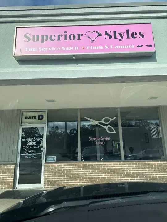 https://cdn.salonspotlight.com/photos/GBDp1kXn0TUlvrCV03rO/f878bdce-d12f-456b-90a2-f3b5122ad866_720x720