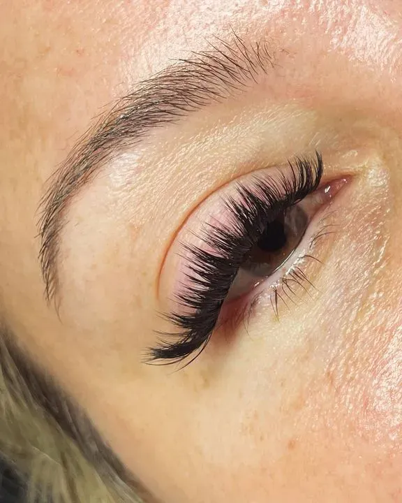 https://cdn.salonspotlight.com/photos/GBi0z8mdTFqFhdZq148q/3758af20-56f0-4cef-a47c-8babdac0e112_720x720