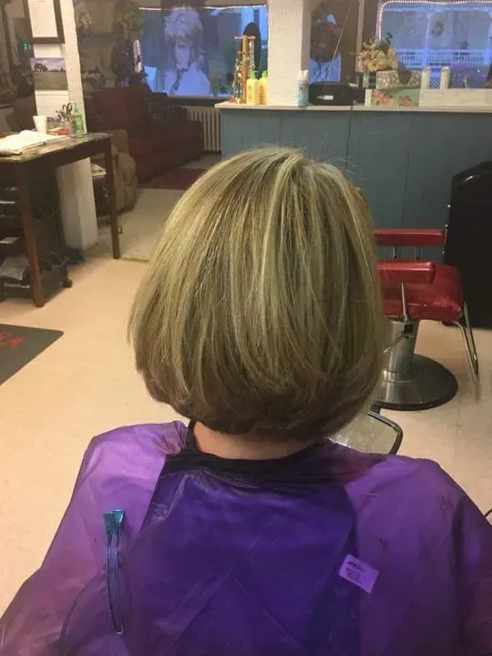 https://cdn.salonspotlight.com/photos/GDCBmqE4dgOdb6CAb1Ty/8f1fd74b-657f-436f-8f08-0795845568e1_720x720