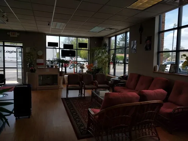 https://cdn.salonspotlight.com/photos/GDkdp3vAXXBvHoqVjPl3/523e61e1-d16a-4ffa-8bb3-f4b1f109a206_720x720