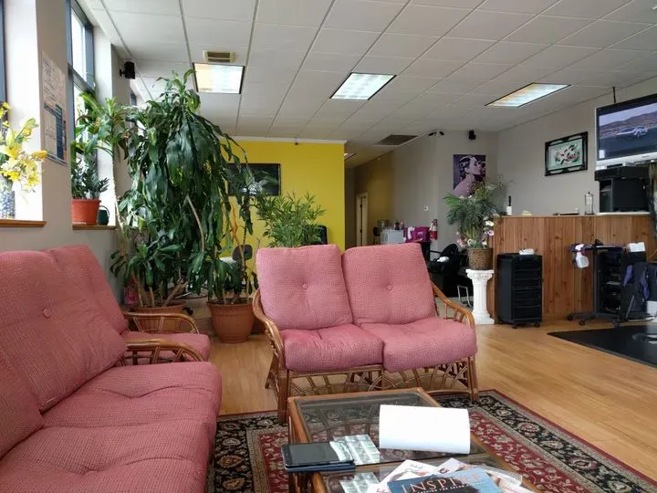 https://cdn.salonspotlight.com/photos/GDkdp3vAXXBvHoqVjPl3/c71db02c-e72e-4d36-8282-2d35788ff304_720x720