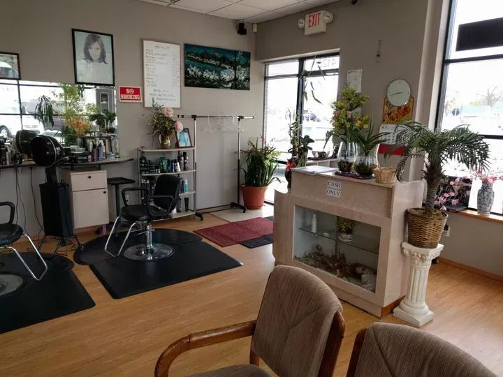 https://cdn.salonspotlight.com/photos/GDkdp3vAXXBvHoqVjPl3/f1772cd6-ba9d-4b2d-abf7-9c00bf1bdf03_720x720