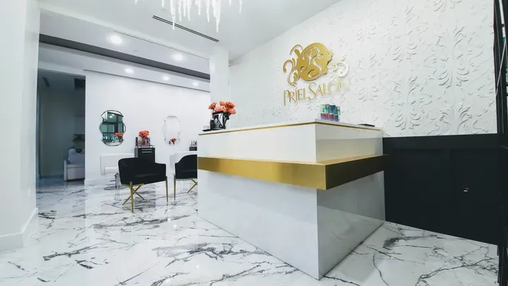 https://cdn.salonspotlight.com/photos/GEO5BmGAY32IaBvqSfuk/f26a4d84-b326-4b05-a004-34ab18471318_720x720