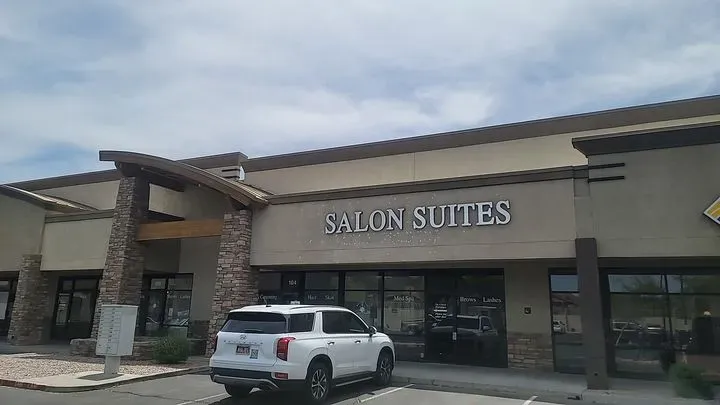 https://cdn.salonspotlight.com/photos/GF3Lkz5WQUFbIDQ7m955/64105fa3-0546-43c3-bb86-cf256ce9825e_720x720