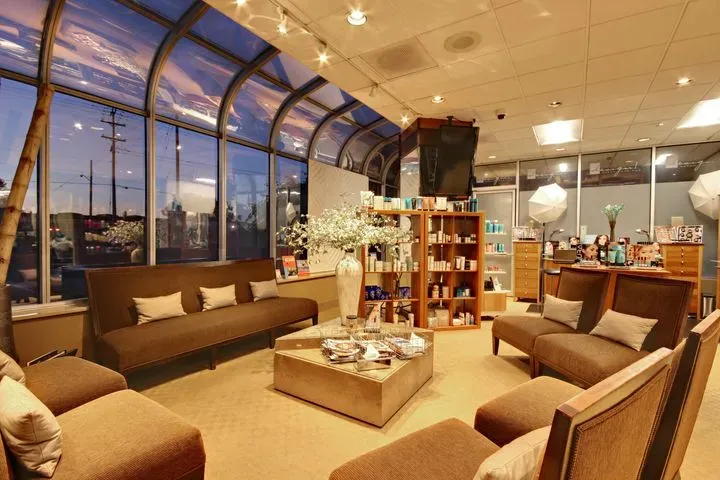 https://cdn.salonspotlight.com/photos/GG62C26YGi41sAVY5648/82363b3b-4fce-4901-9414-61f1149ff985_720x720
