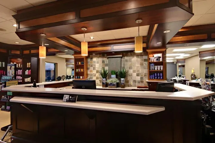 https://cdn.salonspotlight.com/photos/GG62C26YGi41sAVY5648/bf555768-801d-45f7-9779-34762a5fee27_720x720