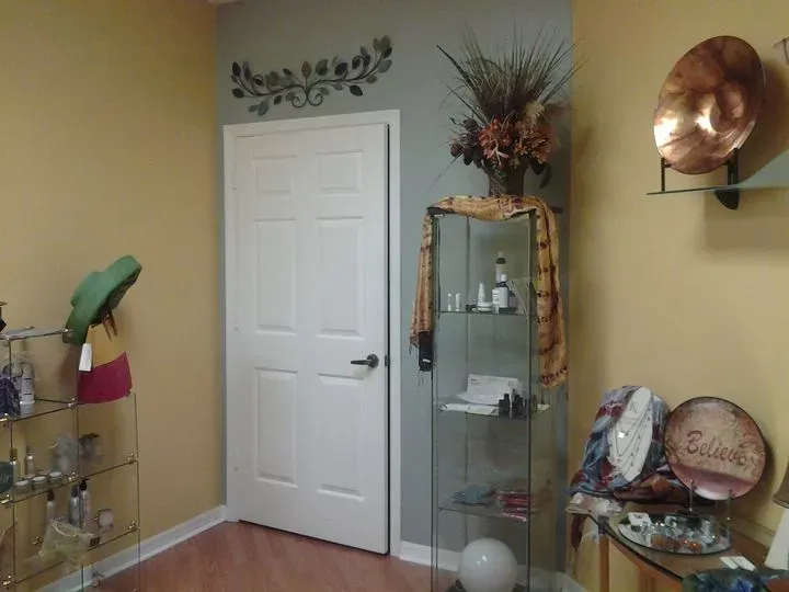https://cdn.salonspotlight.com/photos/GHO8ZhtV2lYrd5aRhSBj/2619b074-88bf-4898-820d-8ae4d42cb10c_720x720