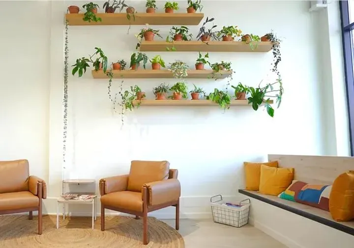 https://cdn.salonspotlight.com/photos/GIJVzOgg2NI5DL7RTGiw/05d98336-750a-4e51-820e-d6b9ca25750a_720x720