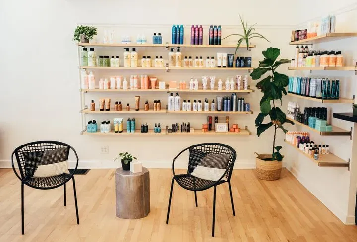 https://cdn.salonspotlight.com/photos/GIJVzOgg2NI5DL7RTGiw/6995943c-a129-4983-b7c6-7b3b1022690f_720x720
