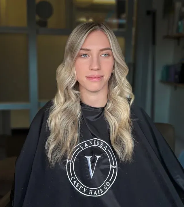 https://cdn.salonspotlight.com/photos/GJ6xZLSNnkkZETwufhbs/3f31c135-e8a5-4a6f-824a-c1a5871887e8_720x720