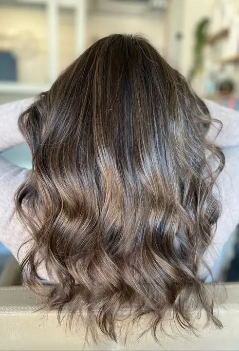 https://cdn.salonspotlight.com/photos/GJ6xZLSNnkkZETwufhbs/55c616d4-acdf-4f65-bb86-3eaaeb887874_720x720