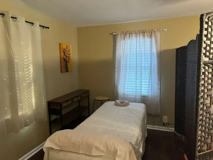 https://cdn.salonspotlight.com/photos/GKWvEuy9jeszjK9b5whr/d06ae0e3-fd2c-492f-b072-3fdfb417eb0f_720x720