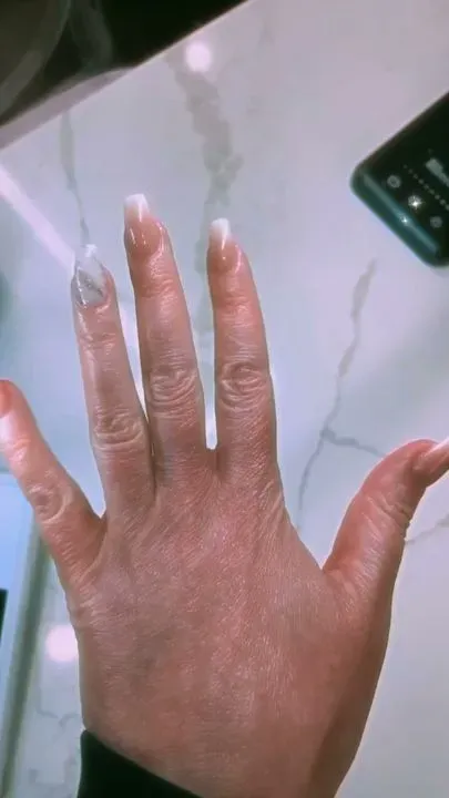 https://cdn.salonspotlight.com/photos/GLK8cpW5iI1F7gaPVVa3/74b40be6-072b-469e-8f67-6bc33d7b4351_720x720