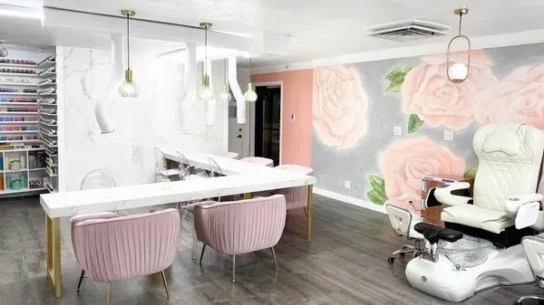 https://cdn.salonspotlight.com/photos/GLK8cpW5iI1F7gaPVVa3/be9af5c1-990a-438a-b2ce-fec8a492f54e_720x720