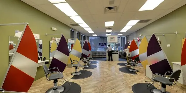 https://cdn.salonspotlight.com/photos/GMdx5IHr8XLYoqnxDzqq/d286adff-eacd-4d07-86b9-346386ff02f6_720x720