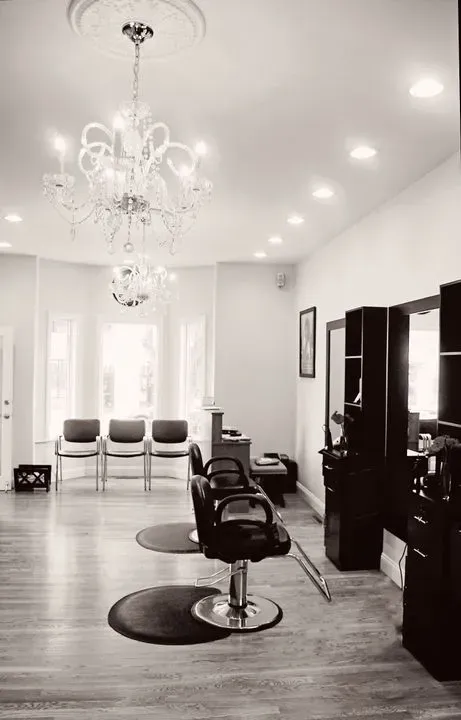 https://cdn.salonspotlight.com/photos/GN4nhGguRjGn606CSWad/9deb649f-97c3-4866-90ff-c0451bb1e441_720x720