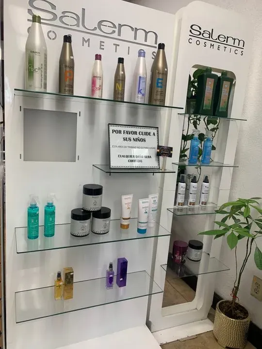 https://cdn.salonspotlight.com/photos/GQmLguyRdqOBschfq3le/fde98086-34d1-46ba-a5a5-546ee0b8b59b_720x720
