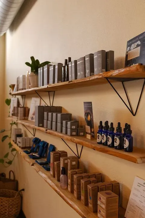 https://cdn.salonspotlight.com/photos/GSgcRlail9LpWGMemLvm/3c357b6e-0499-48db-bd87-32f92f8801d1_720x720
