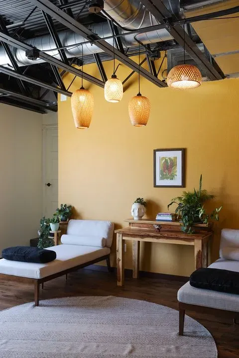 https://cdn.salonspotlight.com/photos/GSgcRlail9LpWGMemLvm/70c7c423-66d8-4e84-a81b-9caf5579fbaf_720x720