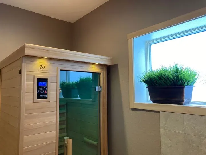 https://cdn.salonspotlight.com/photos/GSgcRlail9LpWGMemLvm/9921fa9e-d403-4f9a-9d8b-5fa7e837db08_720x720