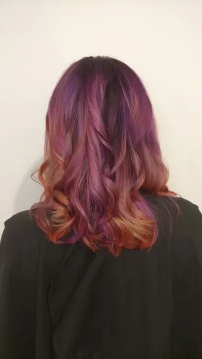 https://cdn.salonspotlight.com/photos/GUMISbXNu0Qs2tDwYXBP/e28f2e04-1f19-45b9-9d84-092f34ea4430_720x720