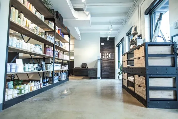 https://cdn.salonspotlight.com/photos/GUcfymZVg9KHxN7BoM8P/e5ae76e8-56aa-4e98-acbc-d3e2a30cd212_720x720