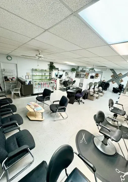 https://cdn.salonspotlight.com/photos/GWD1iNIGzYMhvwaRaR0S/2a032c1d-9b95-451f-9b6f-59d1f48c1a9a_720x720